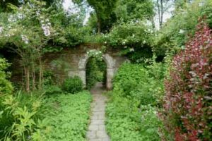 Le Jardin de Mme Le Moign en 2013 à Gouarec (22)